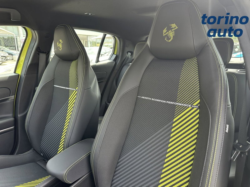 Abarth 600e nuova a Torino (12)