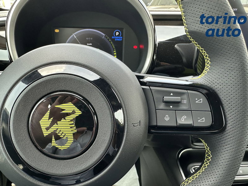 Abarth 600e nuova a Torino (20)