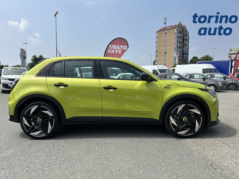 Abarth 600e nuova a Torino (8)