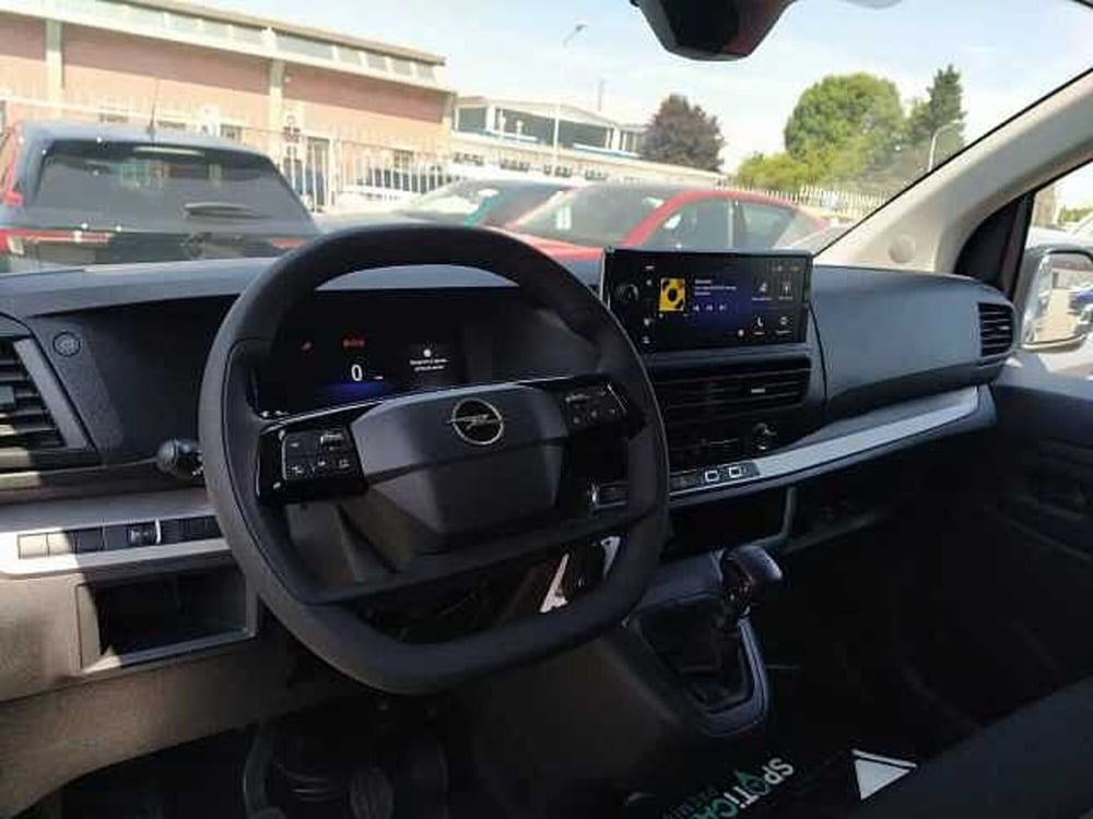 Opel Vivaro nuova a Milano (10)