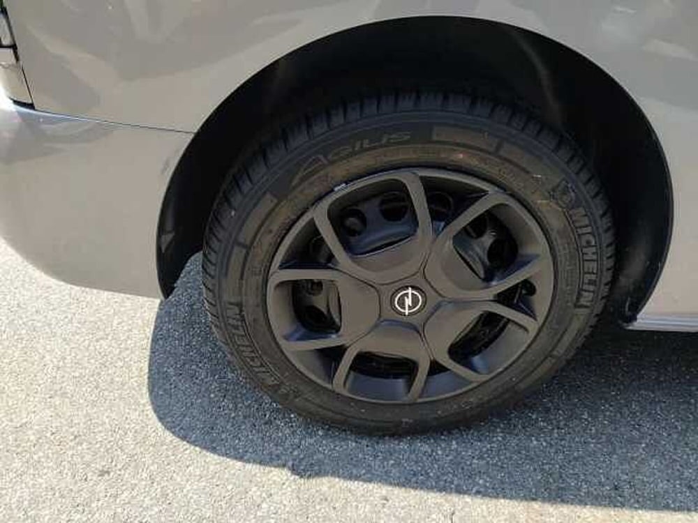 Opel Vivaro nuova a Milano (18)