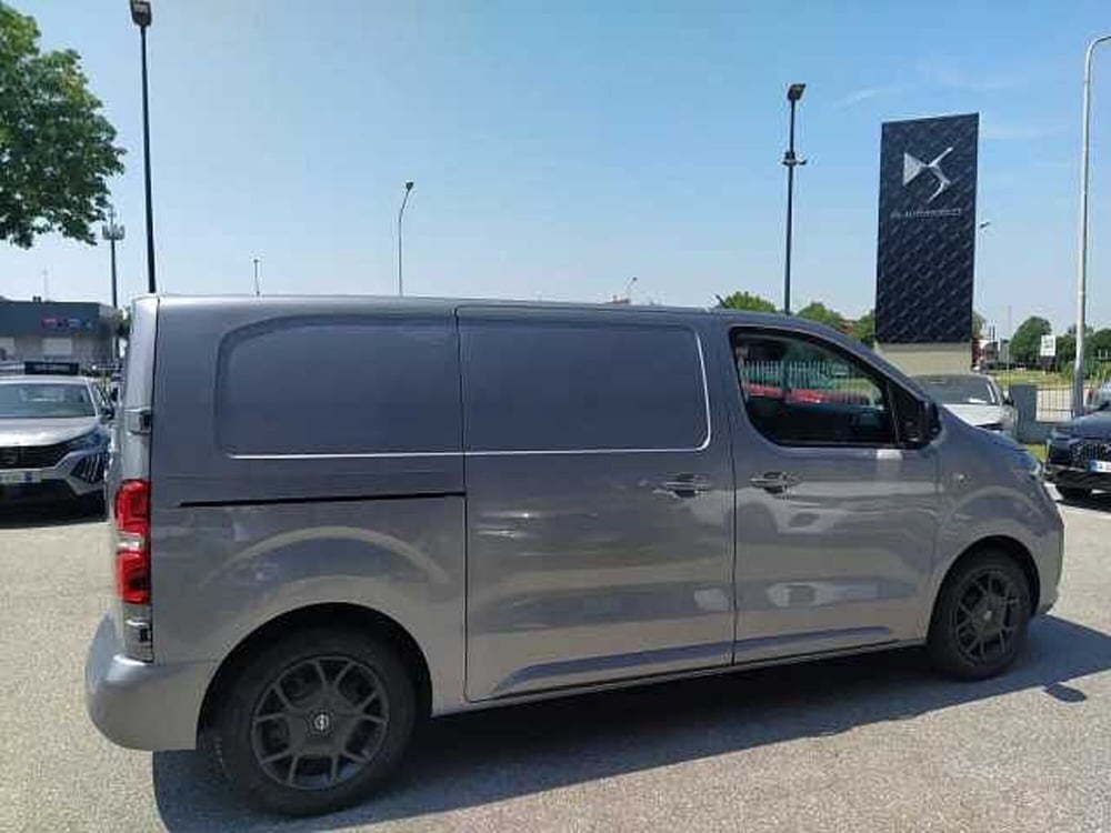 Opel Vivaro nuova a Milano (4)
