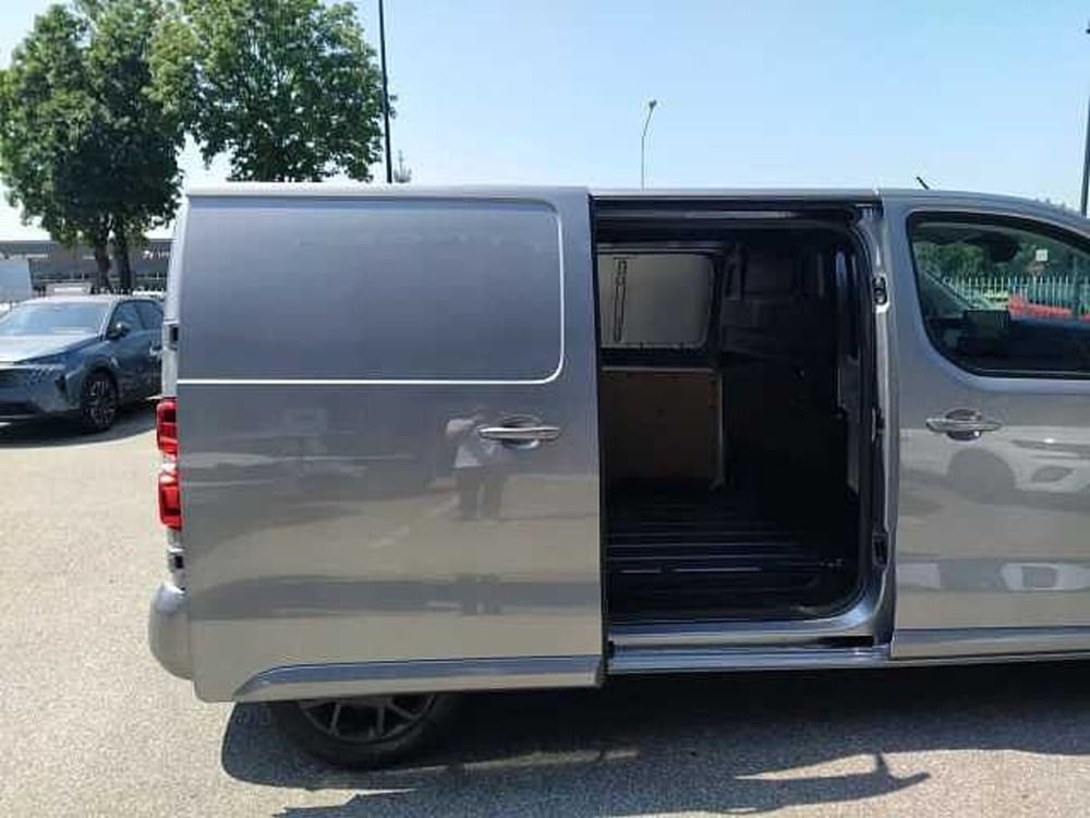 Opel Vivaro nuova a Milano (5)