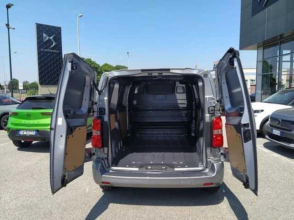 Opel Vivaro nuova a Milano (8)