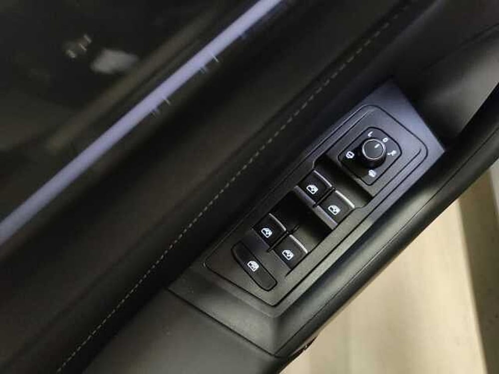 Volkswagen T-Roc nuova a Como (9)