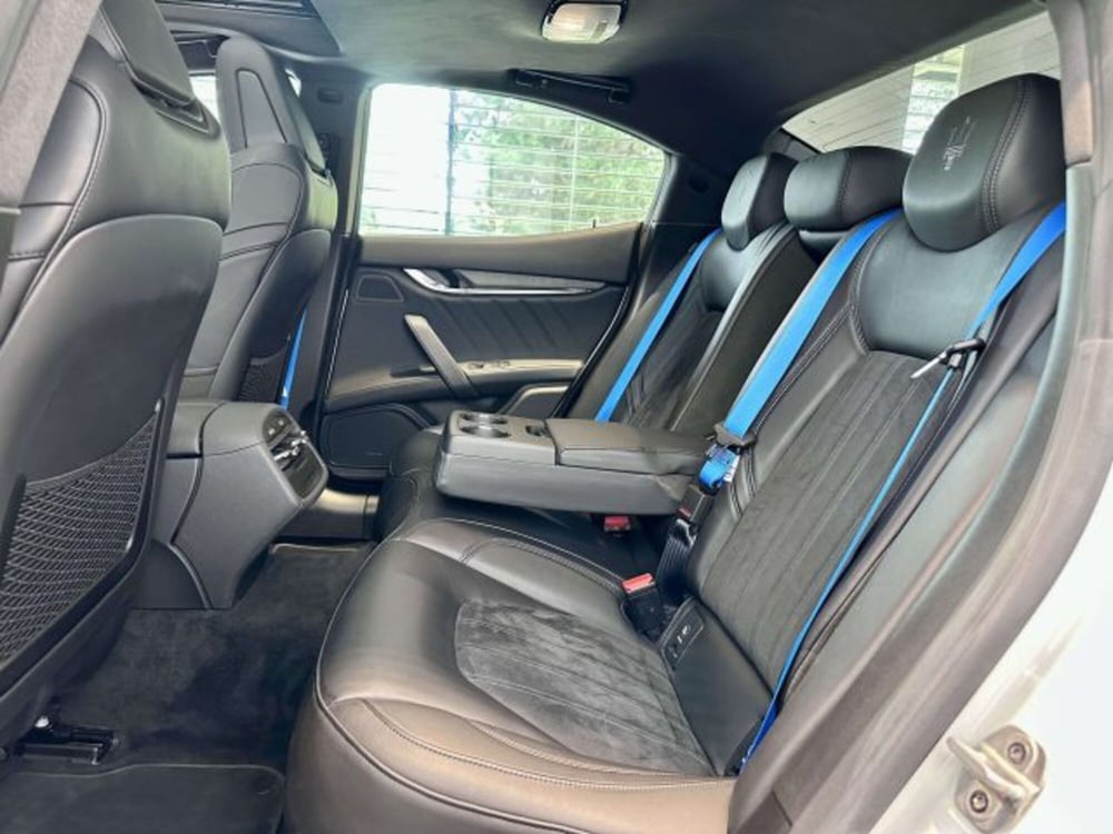 Maserati Ghibli usata a Torino (11)