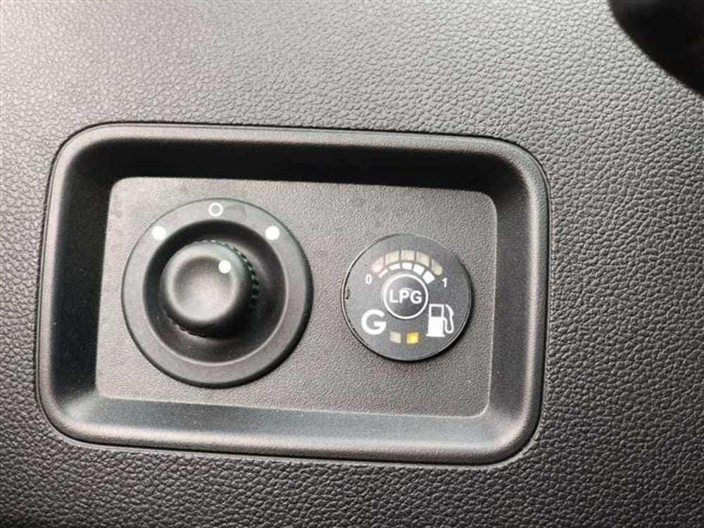 Dacia Duster usata a Brescia (9)