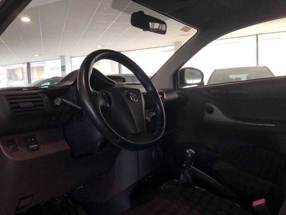 Toyota iQ usata a Torino (10)