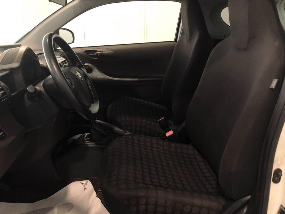 Toyota iQ usata a Torino (11)