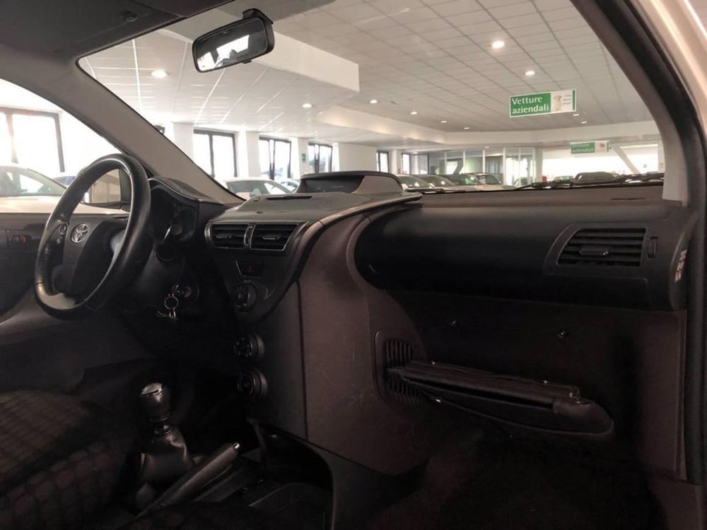 Toyota iQ usata a Torino (9)