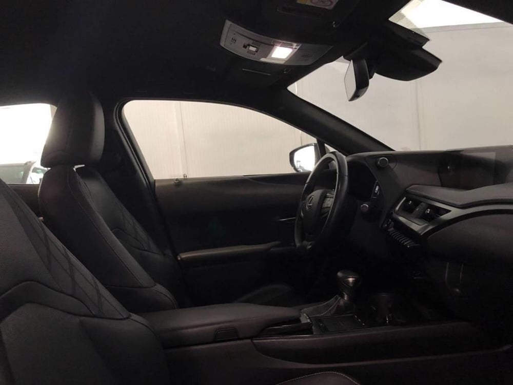 Lexus UX usata a Torino (7)