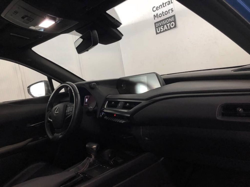 Lexus UX usata a Torino (9)