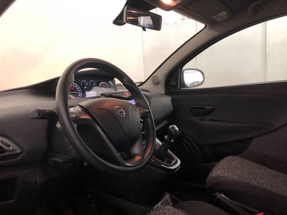Lancia Ypsilon usata a Torino (10)