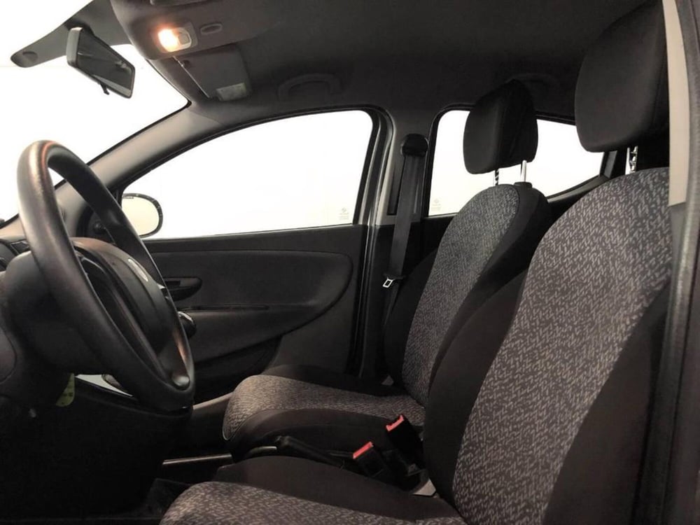 Lancia Ypsilon usata a Torino (11)