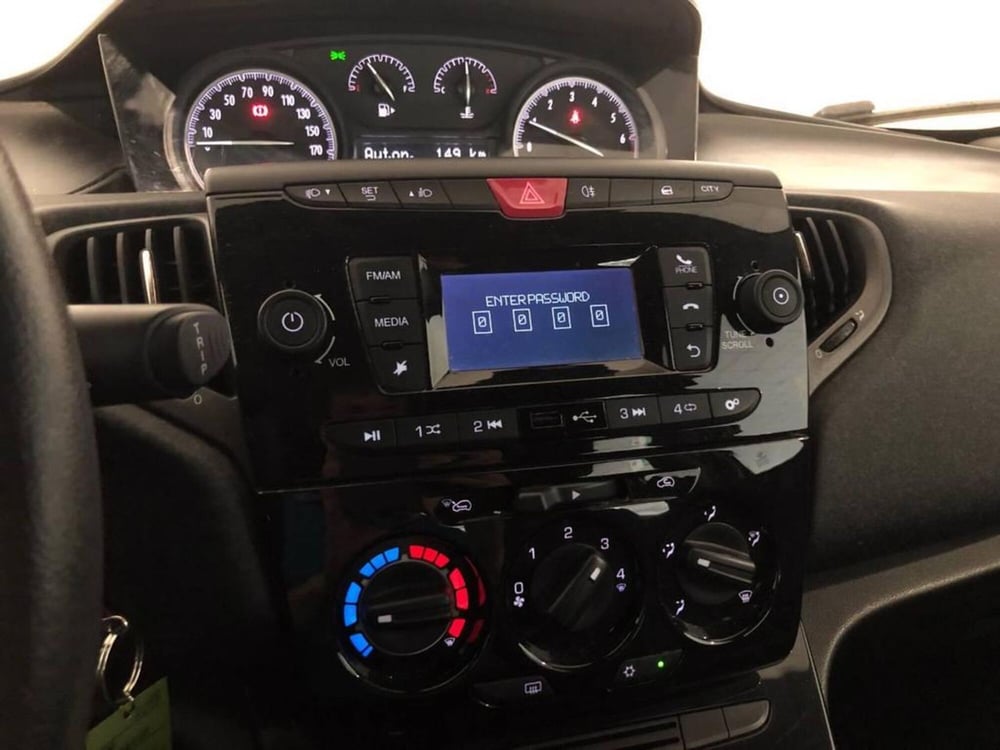 Lancia Ypsilon usata a Torino (13)