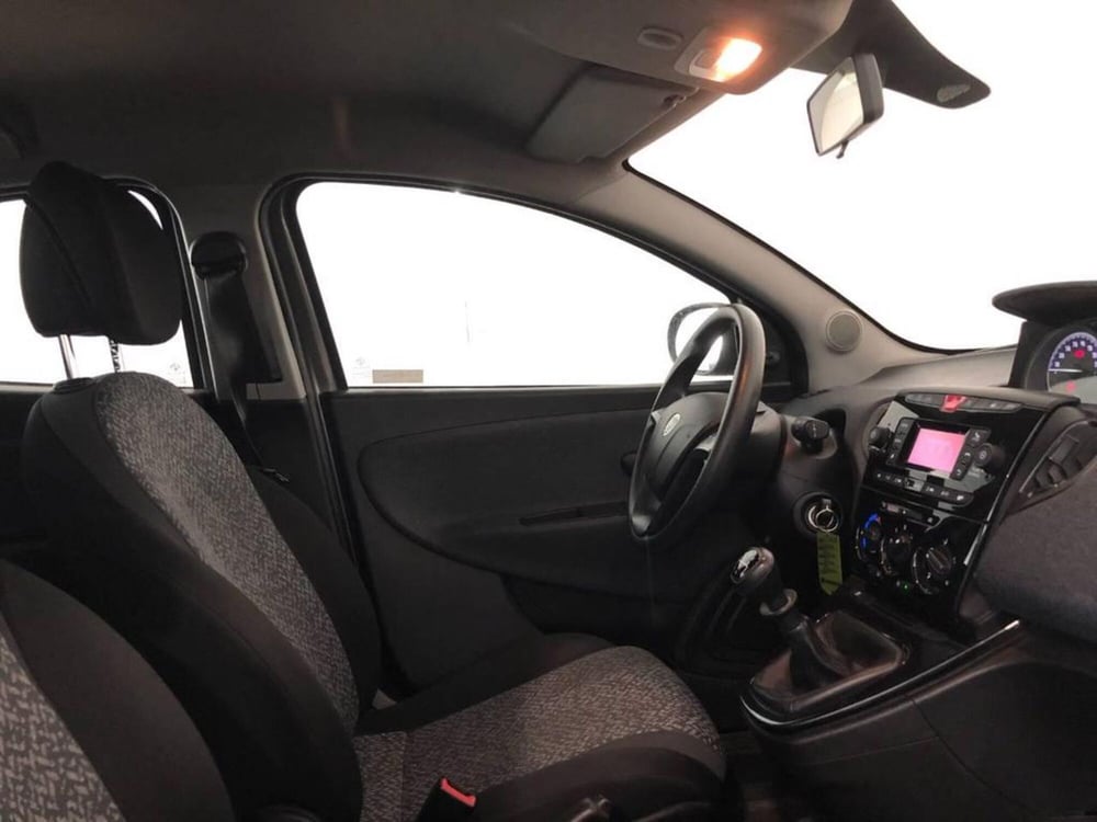 Lancia Ypsilon usata a Torino (7)