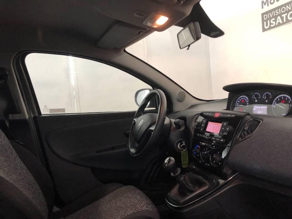 Lancia Ypsilon usata a Torino (8)