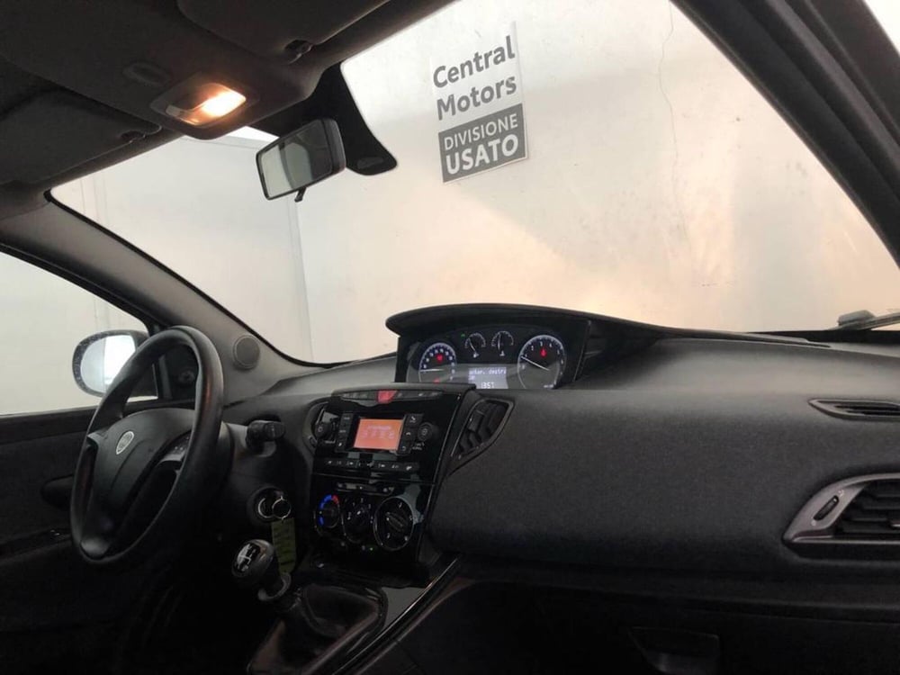 Lancia Ypsilon usata a Torino (9)
