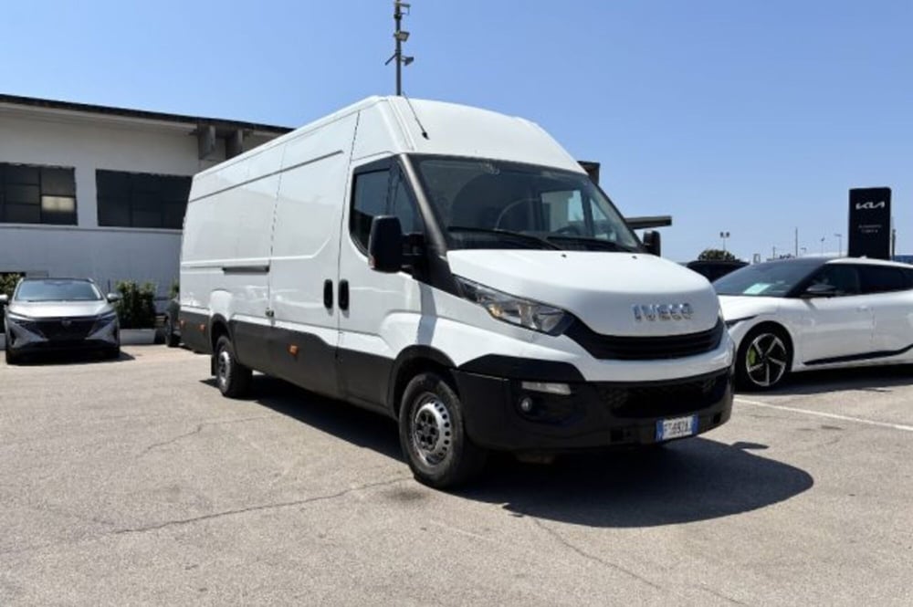 Iveco Daily Furgone usata a Latina