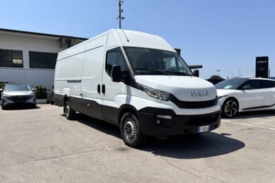 Iveco Daily Furgone 35S14SV 2.3HPT PLM-TM Furgone Blue Power del 2018 usata a Fondi