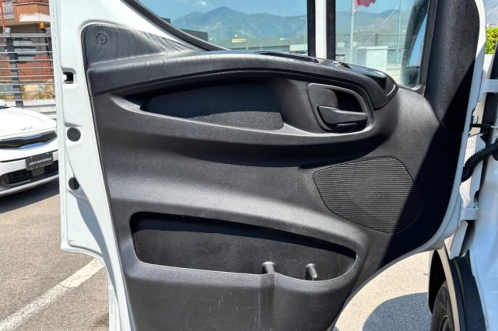 Iveco Daily Furgone usata a Latina (11)
