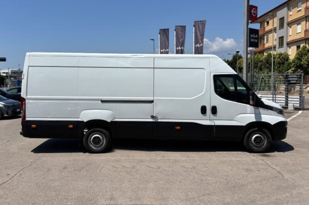 Iveco Daily Furgone usata a Latina (4)