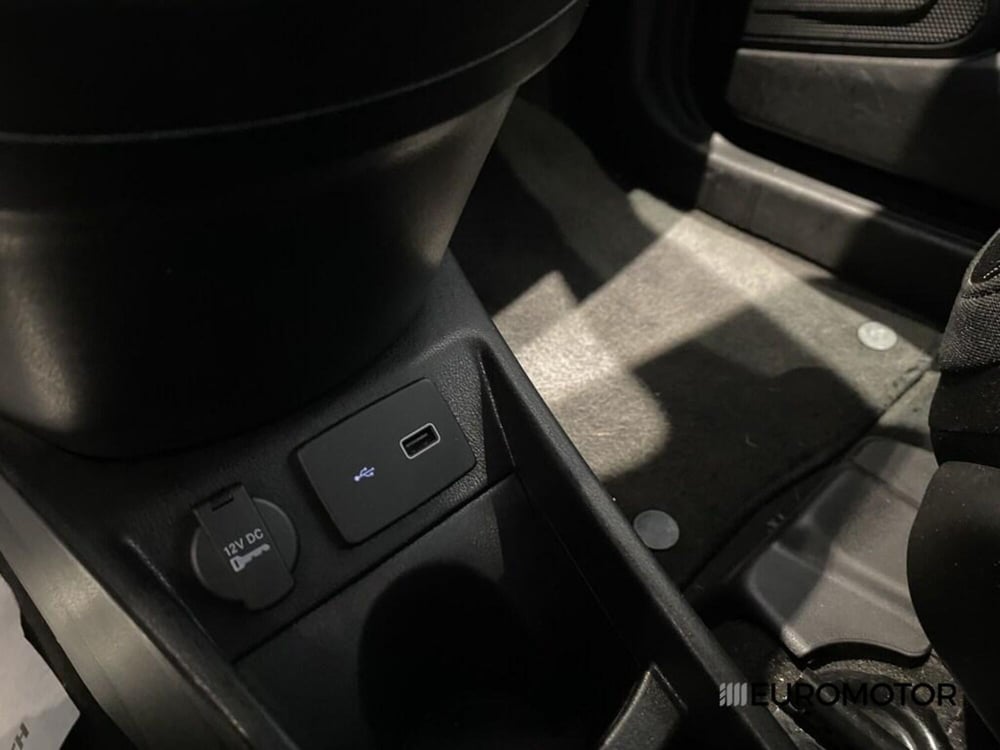 Lancia Ypsilon usata a Bari (13)