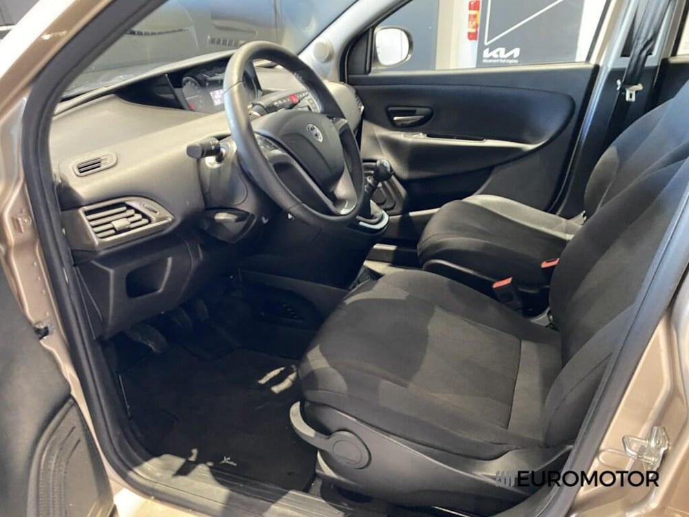 Lancia Ypsilon usata a Bari (14)