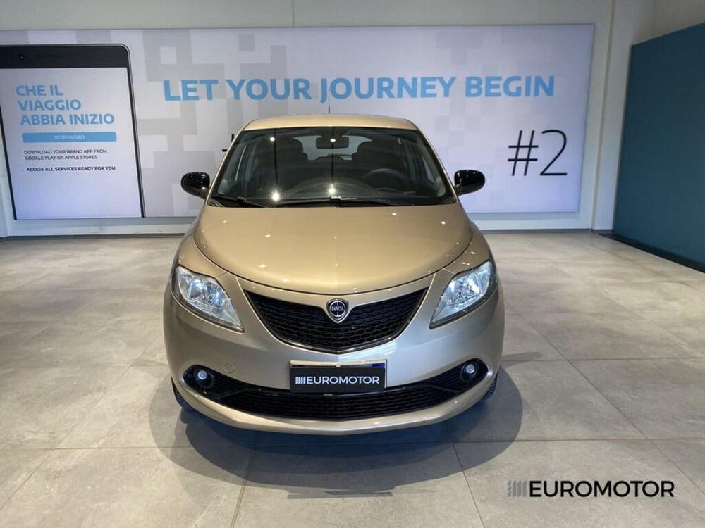 Lancia Ypsilon usata a Bari (2)