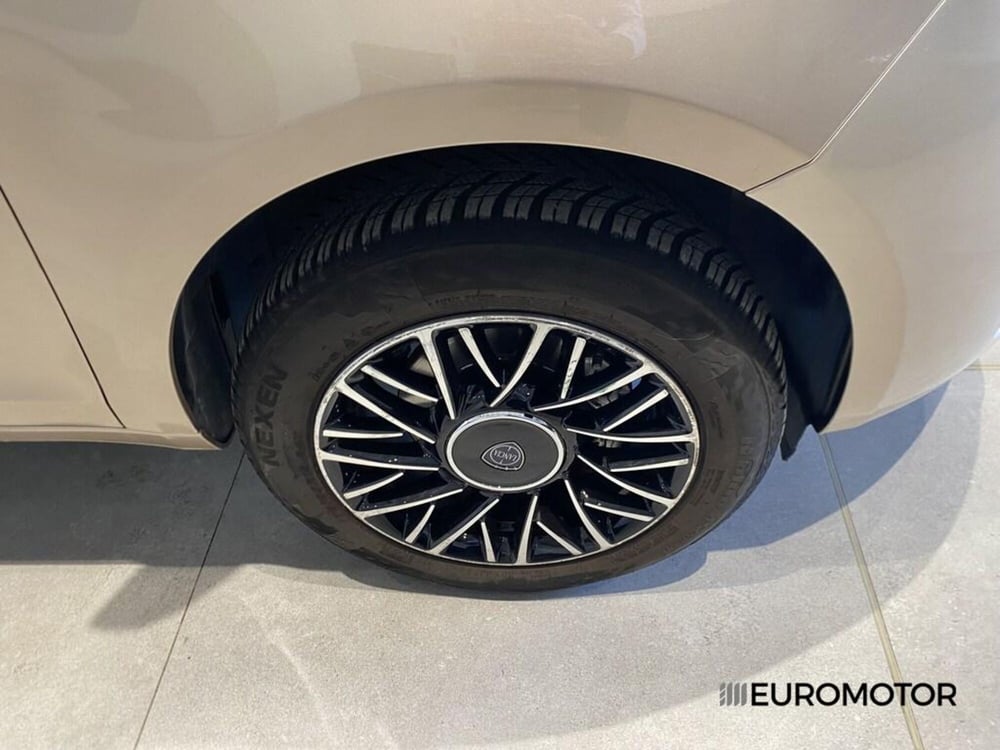 Lancia Ypsilon usata a Bari (4)