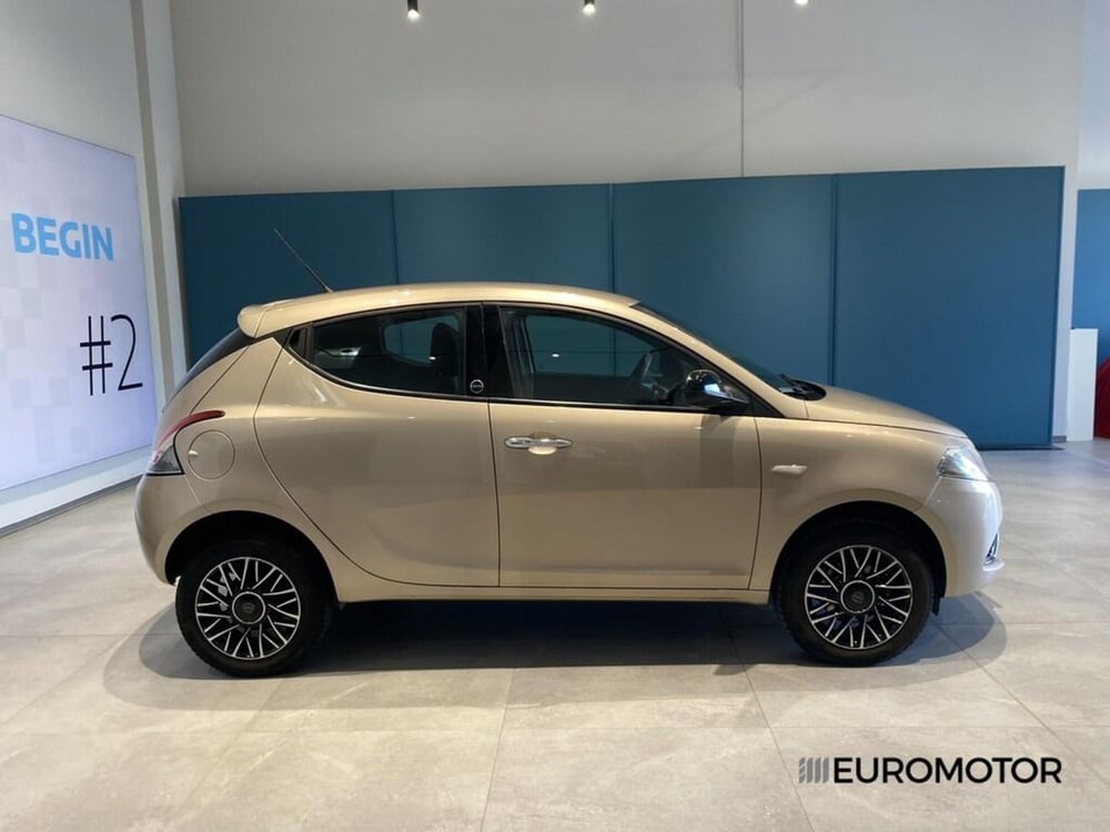 Lancia Ypsilon usata a Bari (5)