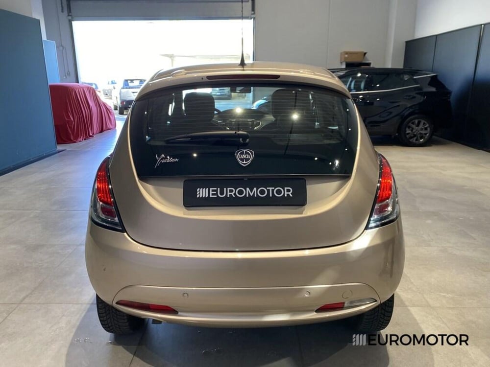 Lancia Ypsilon usata a Bari (7)