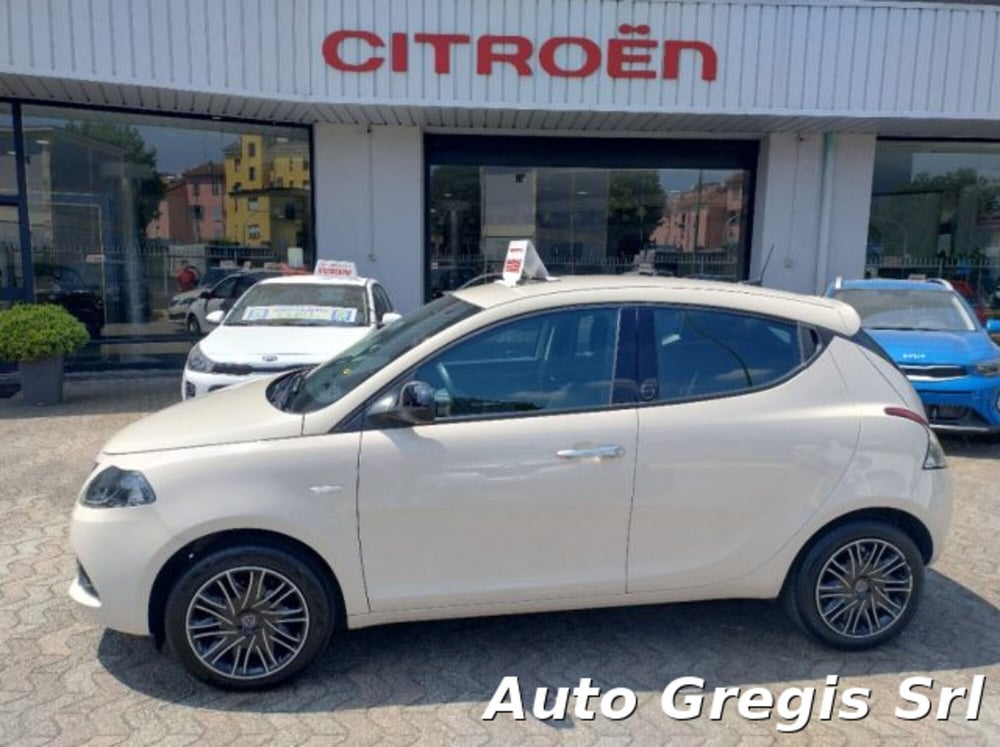 Lancia Ypsilon usata a Milano (2)