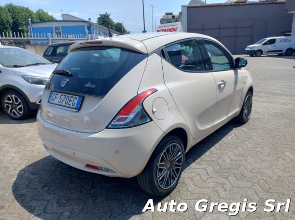 Lancia Ypsilon usata a Milano (5)