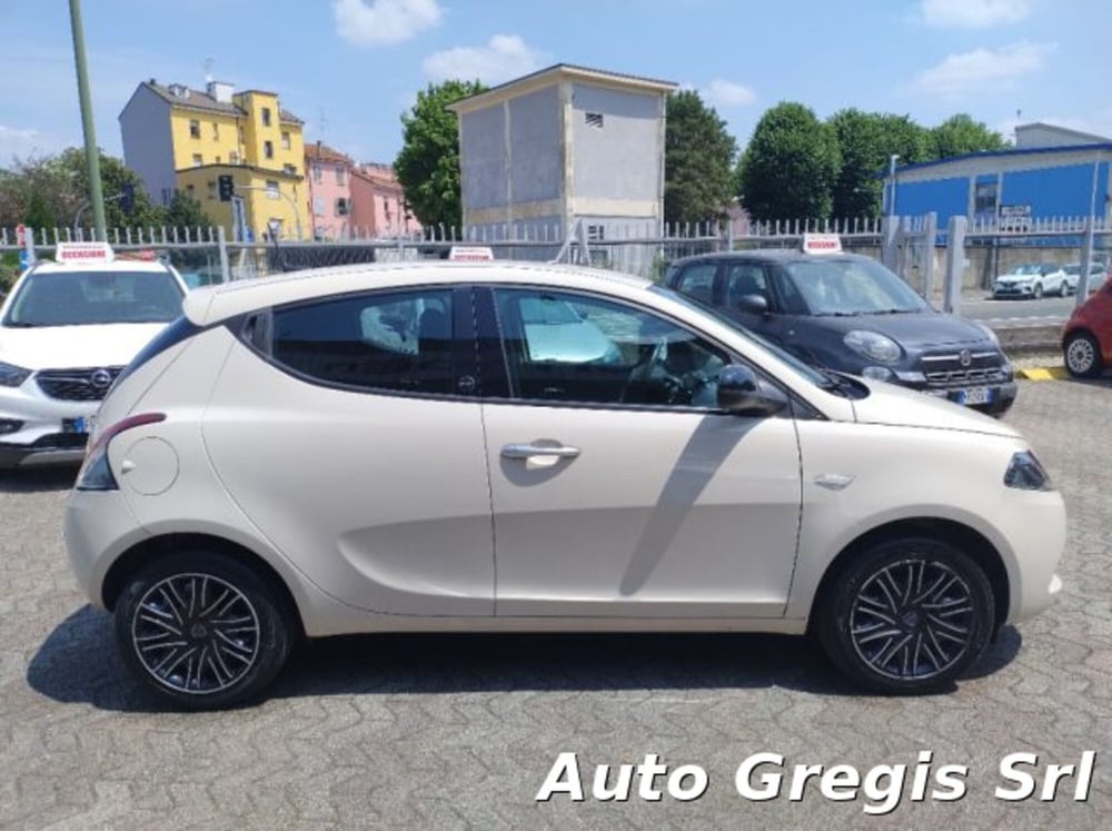 Lancia Ypsilon usata a Milano (6)