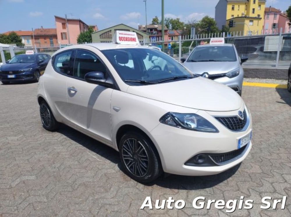Lancia Ypsilon usata a Milano (7)