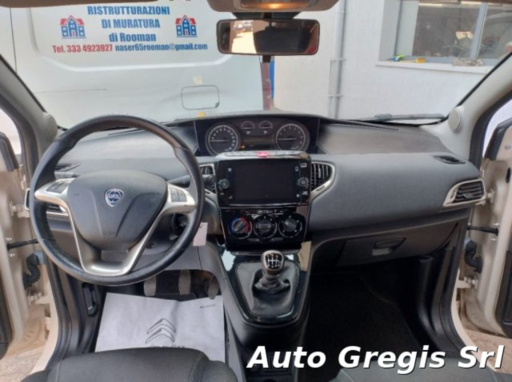 Lancia Ypsilon usata a Milano (9)