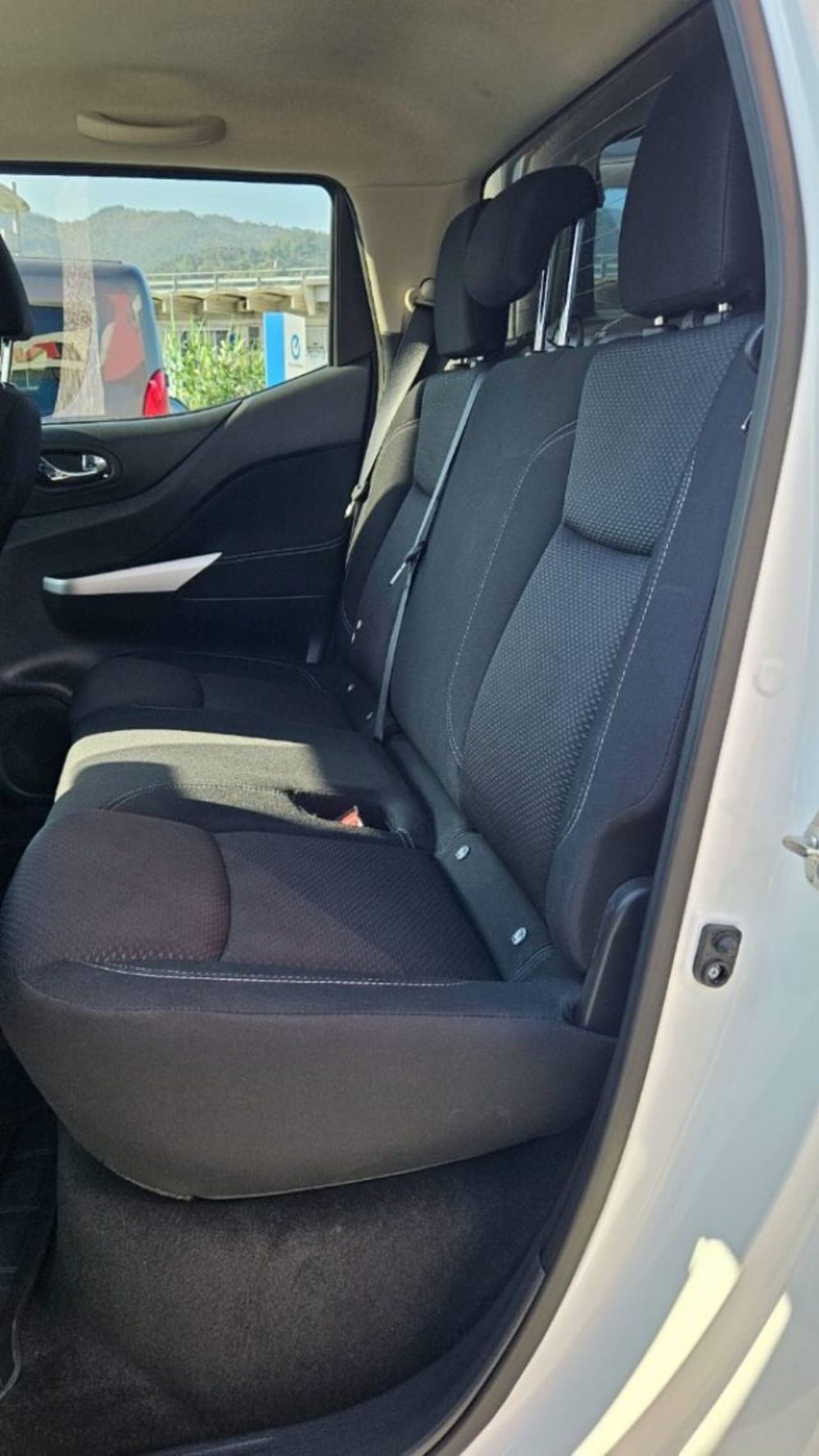 Nissan Navara usata a Lucca (12)
