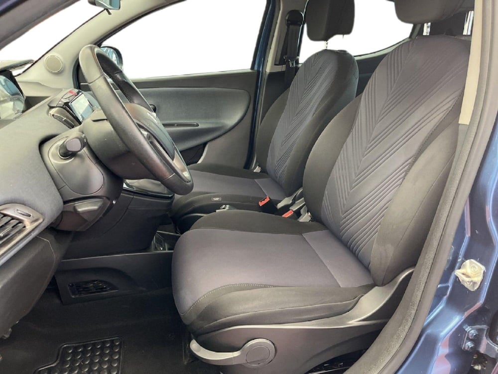 Lancia Ypsilon usata a Torino (10)