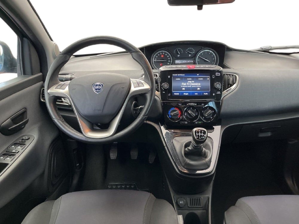 Lancia Ypsilon usata a Torino (11)