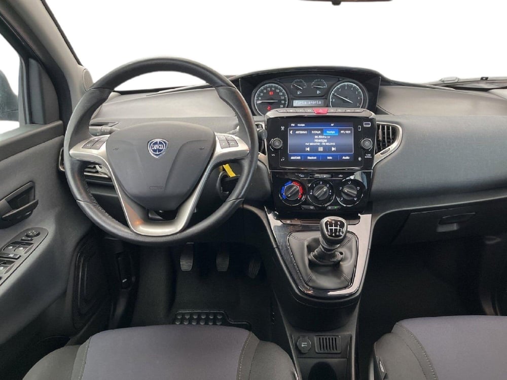Lancia Ypsilon usata a Torino (11)