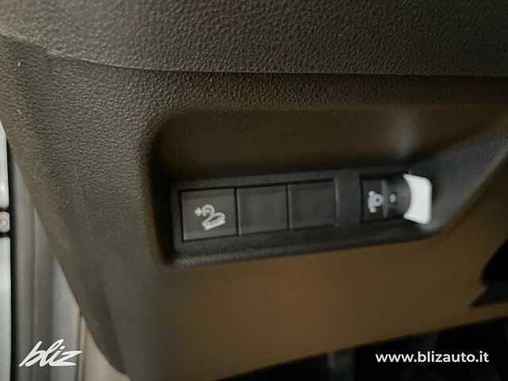 Jeep Avenger nuova a Udine (17)