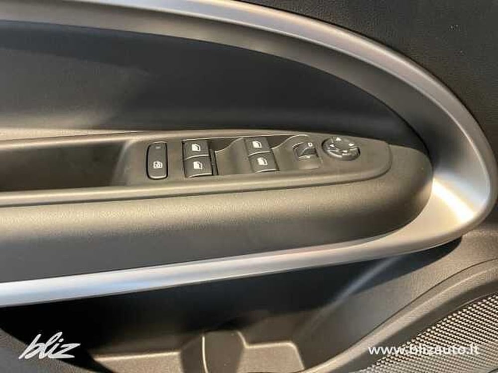 Jeep Avenger nuova a Udine (18)