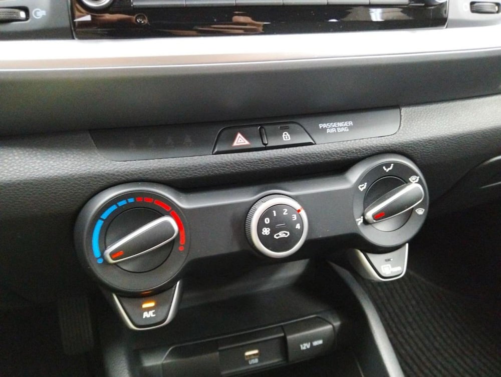 Kia Stonic usata a Como (17)