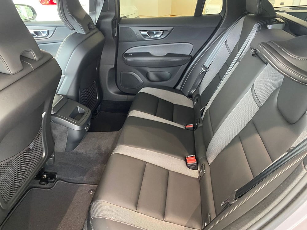 Volvo V60 nuova a Como (11)