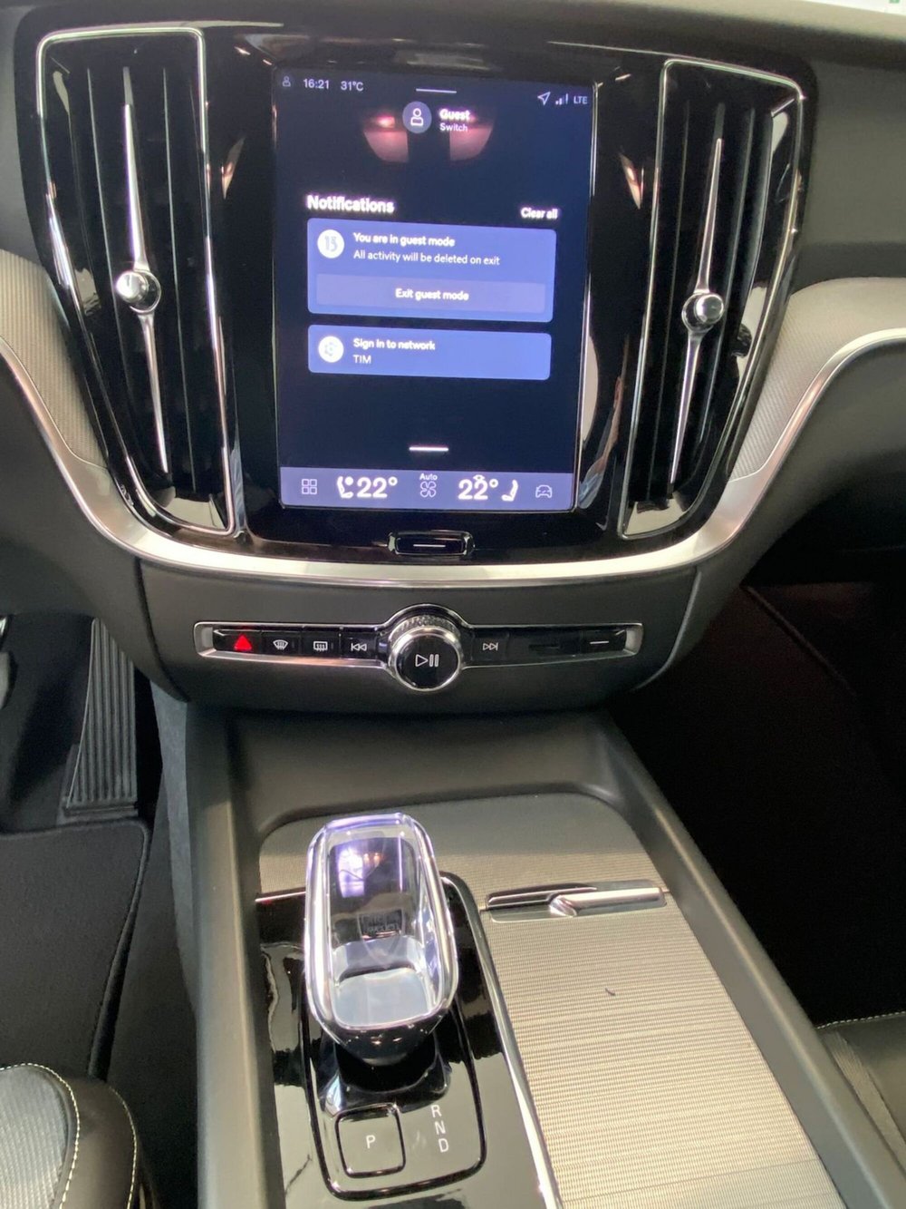 Volvo V60 nuova a Como (14)