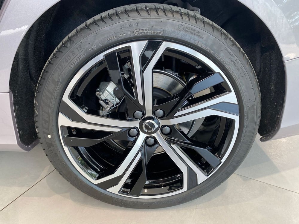 Volvo V60 nuova a Como (7)