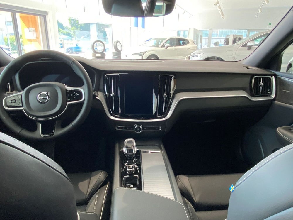 Volvo V60 nuova a Como (8)