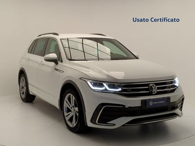 Volkswagen Tiguan 2.0 TDI 150 CV SCR DSG 4MOTION R-Line del 2022 usata a Pratola Serra