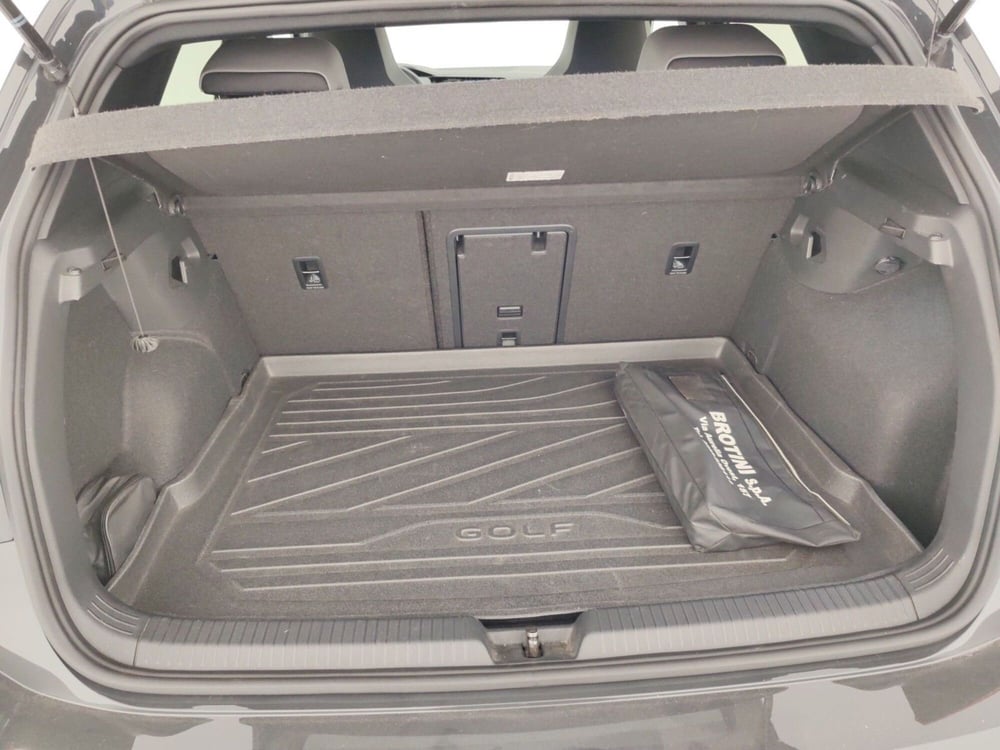 Volkswagen Golf usata a Massa-Carrara (16)